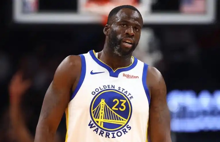 最近一场NBA比赛中的裁判争议